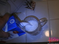Aische Pervers: Deepthroat mit Milch & Würgereiz