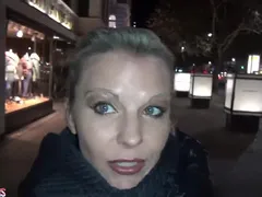 Aische Pervers Public: In Berlin lutscht sie jeden Schwanz