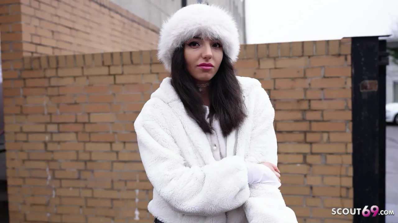 German Scout Porno: Dünne Teenie beim Casting Sex gebumst