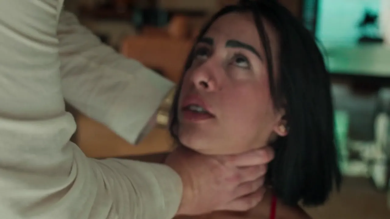 Kylei Ellish: Mein Mann erwischt mich beim Fremdficken und schwängert mich brutal